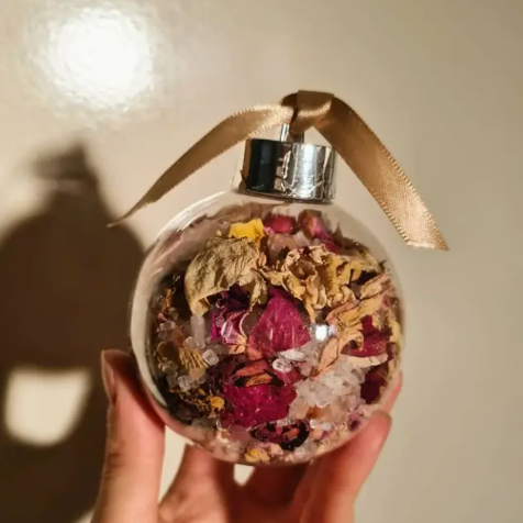 Zealous & Co Bath Salts Christmas Bauble - Small 100g